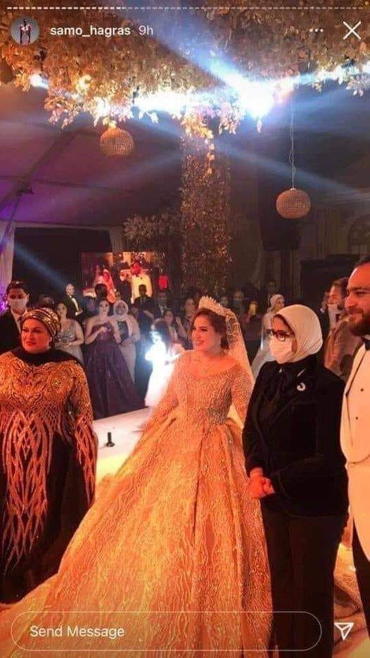 هالة زايد مع العروسين 