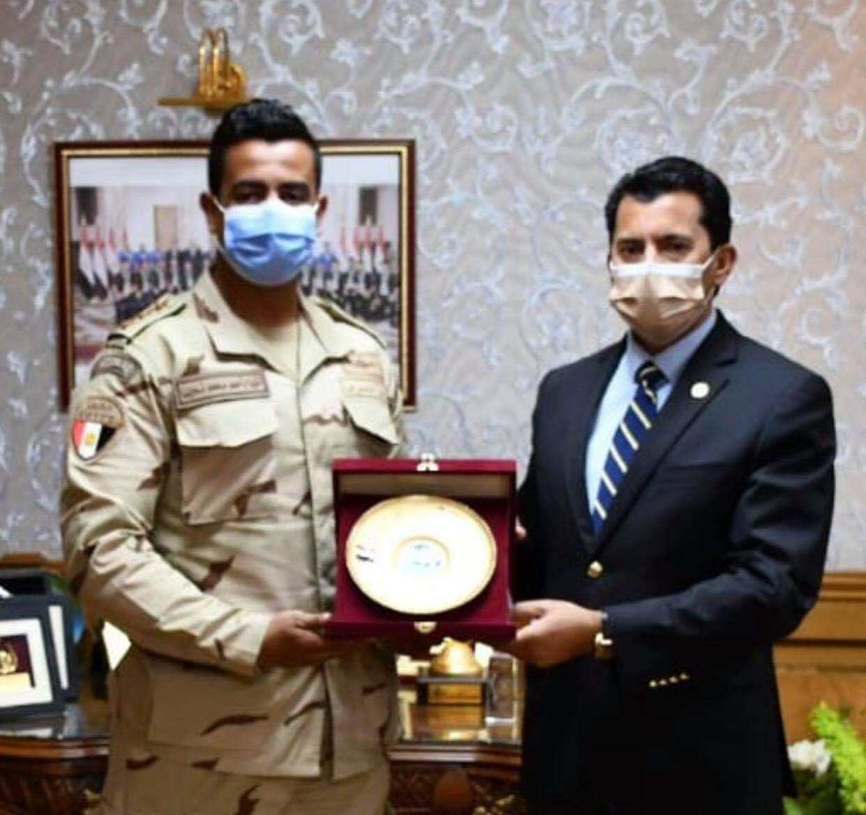 وزير الشباب والرياض مع الأبطال
