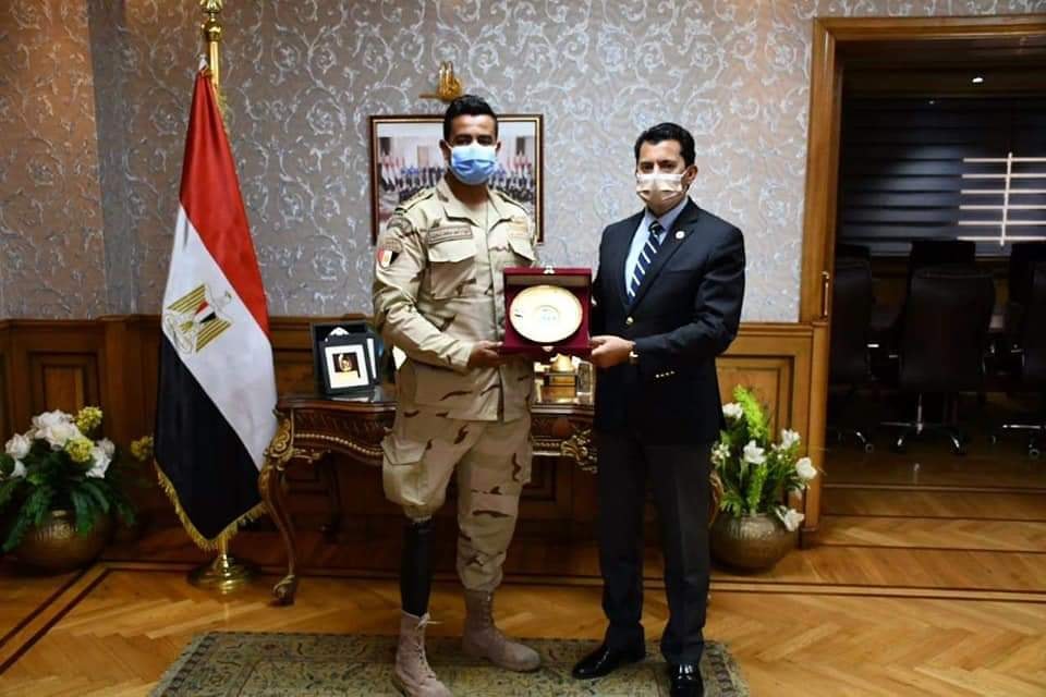 أبطال ذوي الاحتياجات الخاصة أثناء التكريم