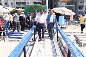 افتتاح أول شاطىء عام بالإسكندرية لــ ذوي الإعاقة