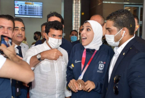 محملة بـ 6 ميداليات.. بعثة مصر في أولمبياد طوكيو 2020 تصل مطار القاهرة