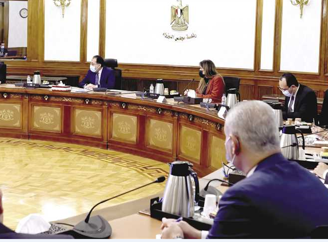 رئيس الوزراء: حظر التعيينات والمنح التدريبية وخدمات أخرى .. خطة تقشف الحكومة