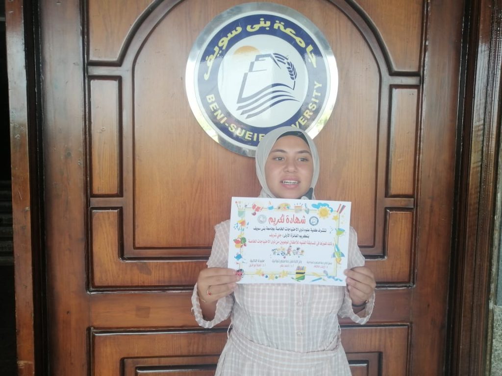 جني شريف تتحدي سمات التوحد بصناعة الإكسسوارات والهاند ميد