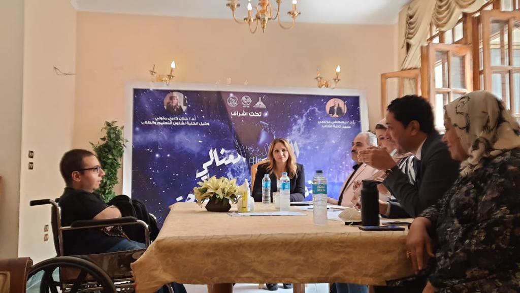 بالصور.. آداب عين شمس تنظم مسابقة الطالب المثالي من ذوي الاحتياجات الخاصة
