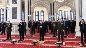السيسي يدير حوارا مع قادة القوات المسلحة حول الأحداث المحلية والعالمية