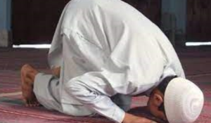 الإفتاء تجيب: ما حكم من صام رمضان ولكنه لا يصلي .. هل ذلك يُفسِد صيامه؟
