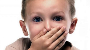 تاخر الكلام عند الأطفال .. الأسباب وطرق العلاج  